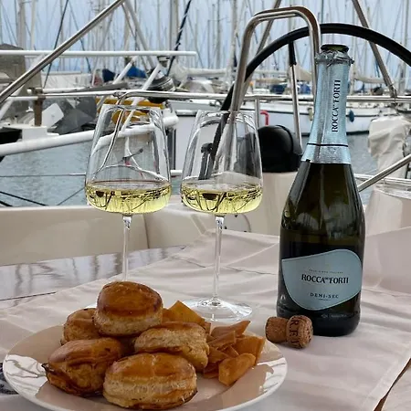 Dolce Dormire A Bordo Di Merope Bateau-hôtel *