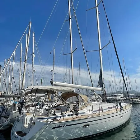 Dolce Dormire A Bordo Di Merope Bateau-hôtel